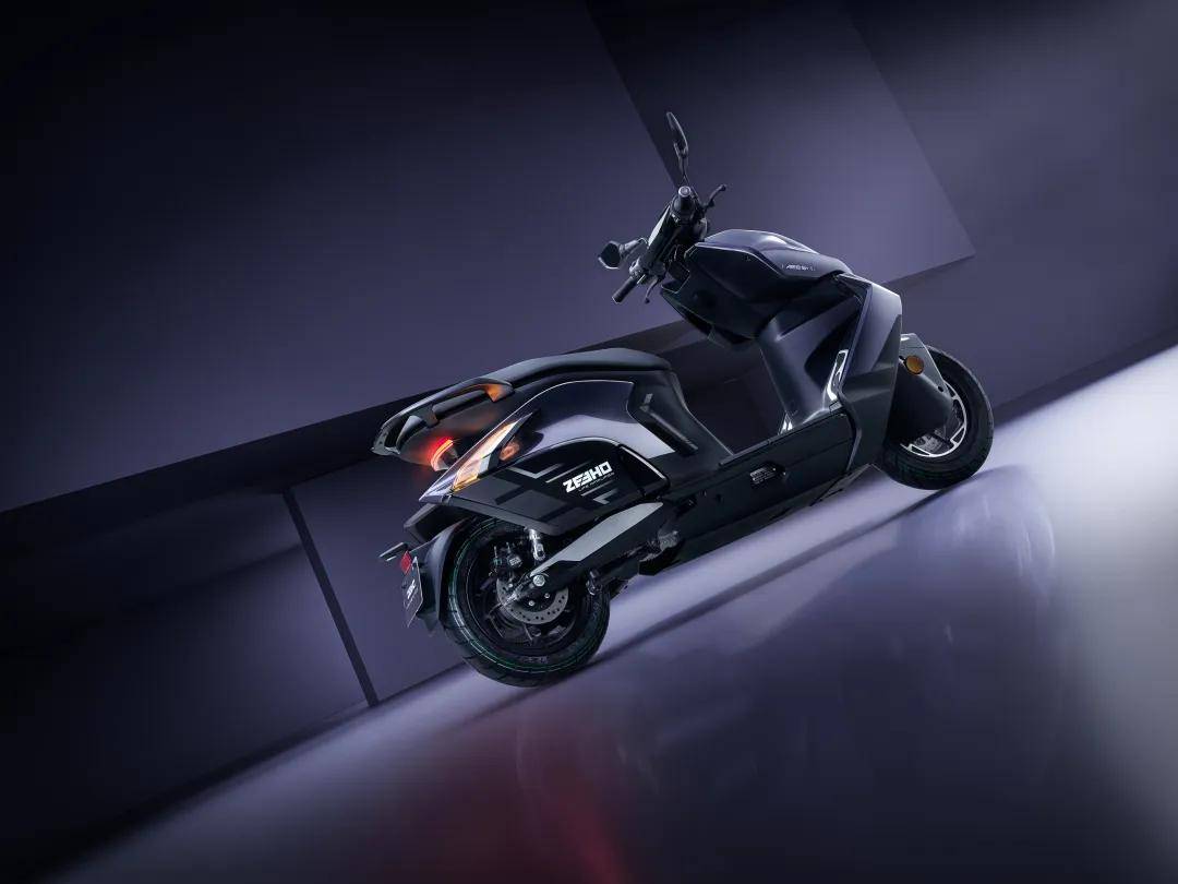 首發到手23180元!極核AE8 S+ MY25正式上市,定義高端電摩天花板